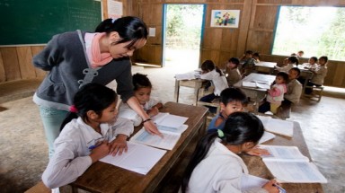  Thầy trò vùng “ruồi vàng, muỗi bạc...”