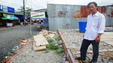  Nhà dột nát nhưng không được sửa  