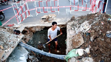 Hơn nửa tháng xuất hiện 4 “hố tử thần”