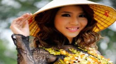  Ngọc Quyên e ấp áo dài