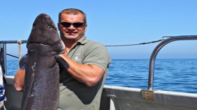 Anh: Bắt được cá chình nặng tới 45kg