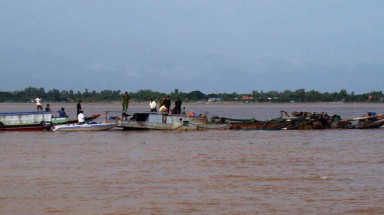 Đồng Tháp: “Cát tặc” trên sông Tiền được bảo kê?