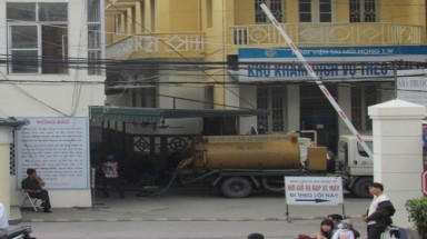 Xả chất thải xuống hồ - Nguy cơ bùng phát dịch bệnh