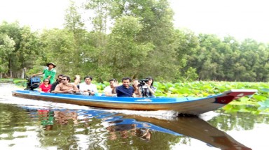 Khám phá rừng tràm Trà Sư mùa nước nổi