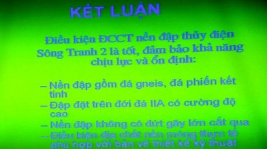 Các nhà khoa học “bơi” trong Sông Tranh 2