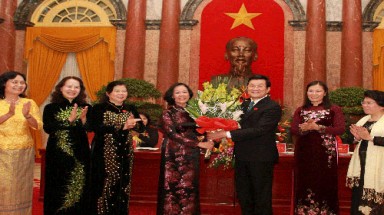  Nêu cao giá trị cao đẹp của phụ nữ Việt Nam