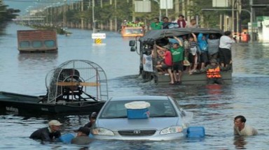 Thái Lan: Nước lũ còn đau đầu với "đinh tặc"