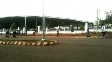  Thức ăn có giòi, hơn 2.000 công nhân đình công