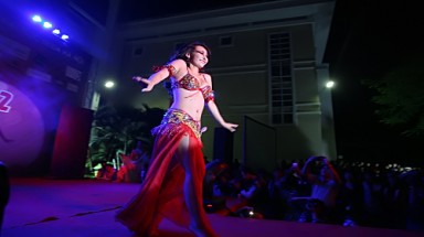 Màn múa bụng "sexy" của nữ sinh Sân khấu điện ảnh