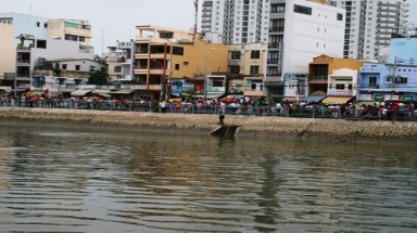  TPHCM: Đi vớt cá, học sinh lớp 6 chết dưới kênh Tàu Hũ