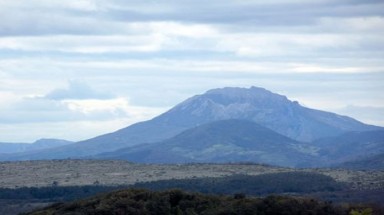  Pháp: Cấm đường lên núi thiêng tránh "ngày tận thế"