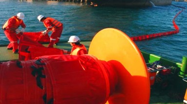  Quảng Ngãi: Vụ vỡ đường ống, dầu tràn ra biển, xử lý xong 1.000 lít