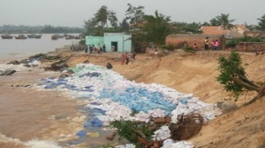  Hà Tĩnh: Dân Thạch Kim trước nỗi lo biển xâm thực