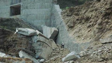  Cố tình "ém thông tin" vụ xe ben húc sập thủy điện?