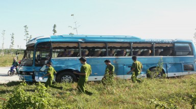  Xe khách bị nạn 20 người kêu cứu 