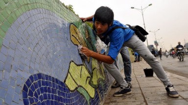 Hà Nội: Ra quân làm sạch con đường gốm sứ