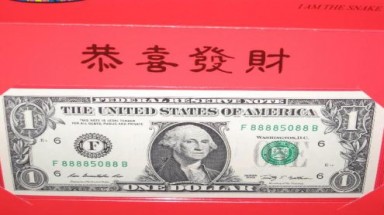 Tờ 1 USD may mắn giá nửa triệu đồng