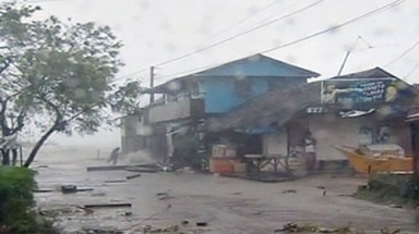 Siêu bão tấn công Philippines, 6 người thiệt mạng