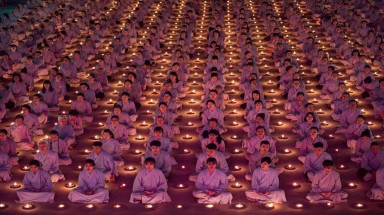"Phật tử cầu nguyện”vào top 70 ảnh đẹp nhất năm của NatGeo