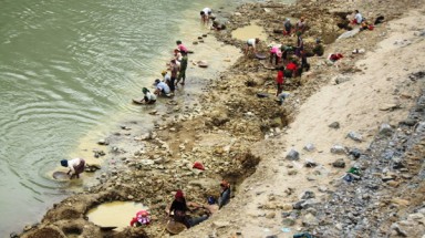 Nghệ An: Dòng Nậm Mộ tan nát vì vàng