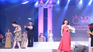    Những "màn lố" tại chung kết Hoa hậu Phụ nữ Việt Nam qua ảnh