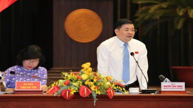 Đại biểu HĐND TP HCM kiến nghị tăng mức phạt đối với người tiểu bậy, xả rác