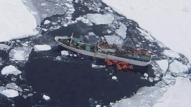  Tàu Nga bị thủng gần Nam cực