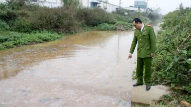  Trạm xử lý nước thải xả thải ra sông