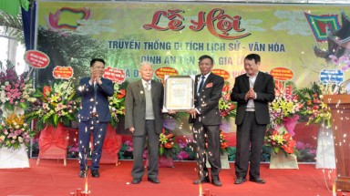 Ba cây Bàng cổ thụ đầu tiên của tỉnh Hải Dương được vinh danh Cây Di sản Việt Nam