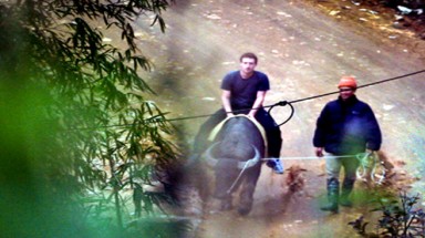 CEO Facebook cưỡi trâu ở Sapa