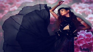    Hoàng Yến hóa thân thành "bà chúa hoa" gợi cảm