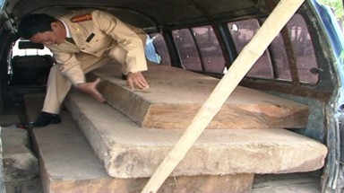 Thanh Hóa: Liên tiếp bắt giữ xe chở gỗ trái phép