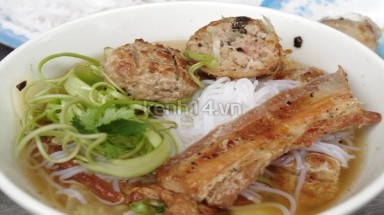  Đi ăn bún chả Hà Nội vàng ươm, thơm lừng ở Quận 1