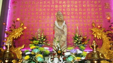 Pho tượng Phật bà "ngoi lên" từ biển Phú Yên