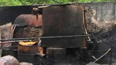 Kinh hoàng “công nghệ” tái sản xuất dầu ăn