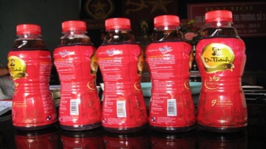 Kinh hoàng với ”Vật thể lạ” trong chai trà Dr.Thanh ở Vũng Tàu