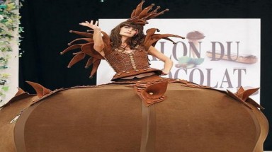 Những chiếc váy độc đáo từ phế liệu