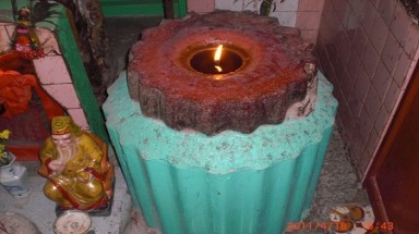 Ngôi chùa có những ngọn nến "cháy" nửa thế kỷ... chưa hết