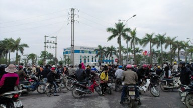  Nổ lớn ở khu công nghiệp, cửa kính nhiều nhà dân vỡ vụn