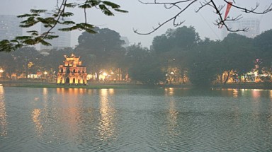 Ngày cuối năm, sương mù bao phủ thủ đô