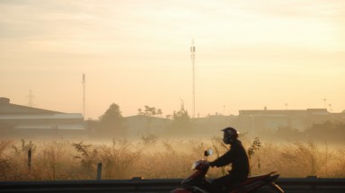 Sương mù "mờ ảo" ở vùng ven TP.HCM