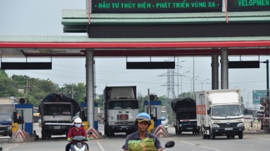 Thu phí trước, điều chỉnh sau