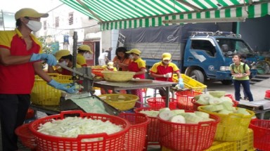 TP.HCM: Phát hiện hàng loạt mẫu mì phở, tương ớt… bẩn