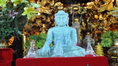 Phu nhân Chủ tịch nước chuyển quà tặng tâm linh của Myanmar cho giáo hội PGVN