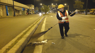  Đời công nhân vệ sinh cùng với những hiểm nguy