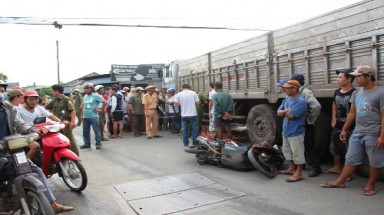    TP.HCM: Xe tải cán chết nữ sinh lớp 10 