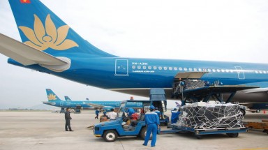 Airbus và Vietnam Airlines chuyển thiết bị y tế cho bệnh viện ở Hà Nội
