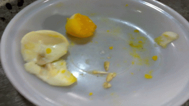    Bình Định: Phát hiện chất lạ trong lòng đỏ trứng gà