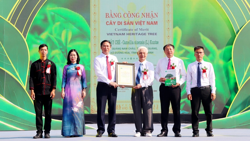 Quảng[-]Ninh:[-]Khai[-]mạc[-]lễ[-]hội[-]&ldquo;Tr&agrave;[-]Đường[-]Hoa&rdquo;[-]v&agrave;[-]đ&oacute;n[-]Bằng[-]c&ocirc;ng[-]nhận[-]C&acirc;y[-]ch&egrave;[-]Di[-]sản[-]Việt[-]Nam[-]
