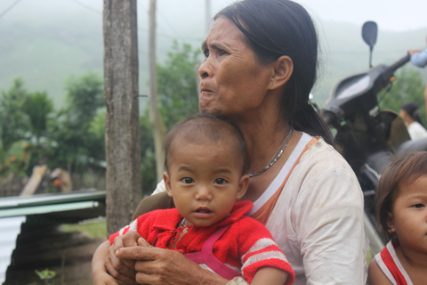 Người[-]già,[-]trẻ[-]em[-]vùng[-]tâm[-]chấn.